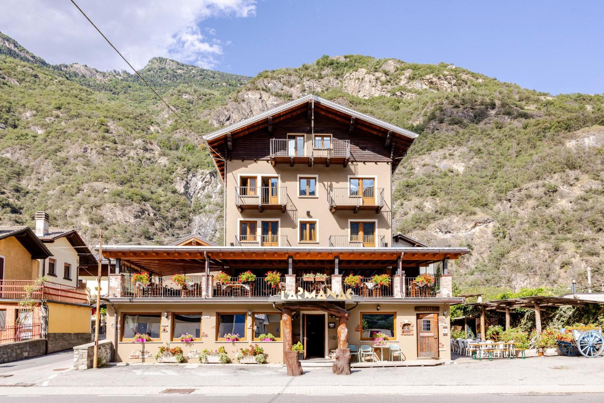 Hotel&Restaurant Armanac De Toubie Arnad Exteriér fotografie